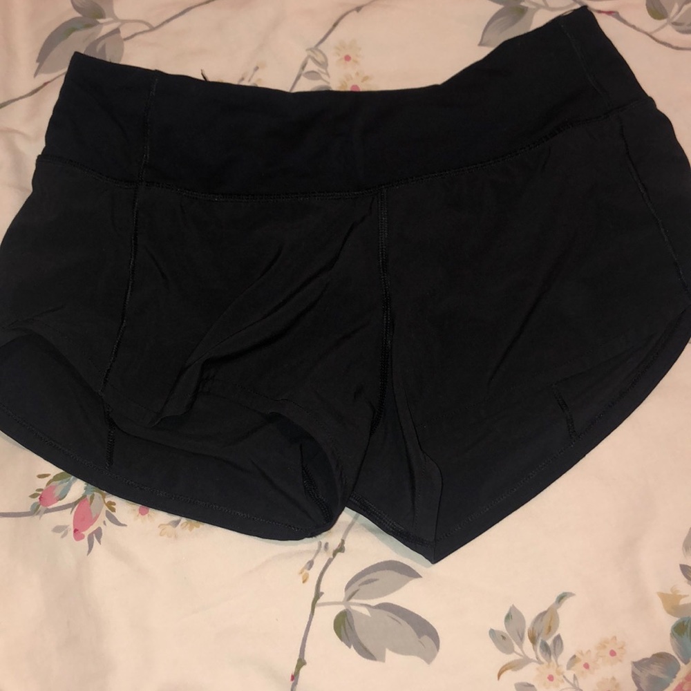 Black Lululemon speed up shorts 2.5